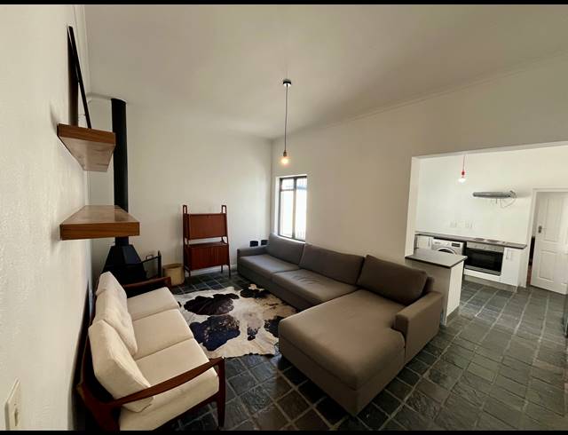 2 BEDROOM FREEHOLD RENTED IN WOODSTOCK